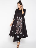 Lyla Woman Embroidered Kali Kurta