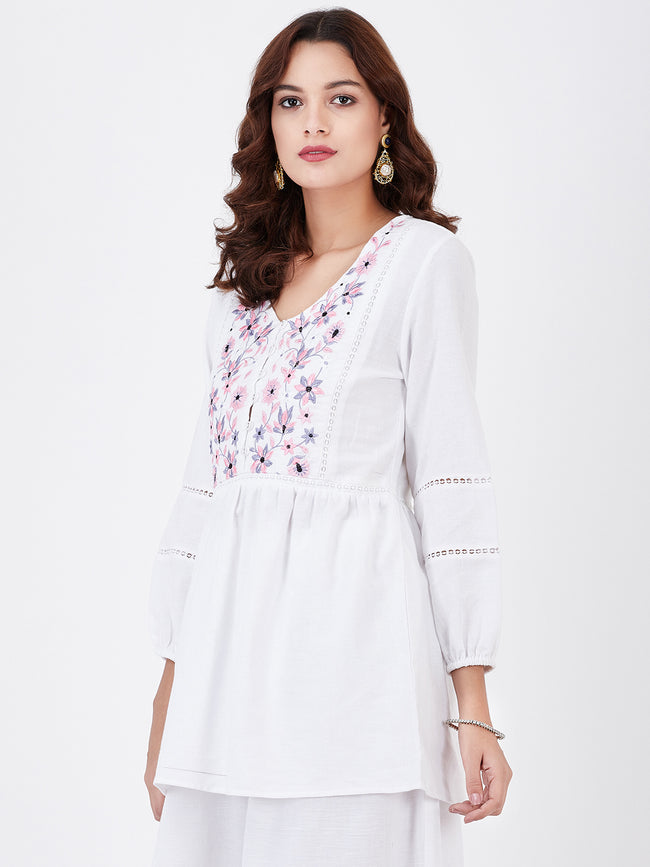 LYLA WOMAN KHADI TOP WITH EMBROIDERY AND LACE DETAILING