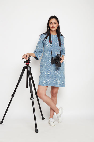 Lyla Woman box sleeve dress