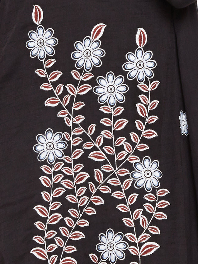 Lyla Woman Embroidered Kali Kurta