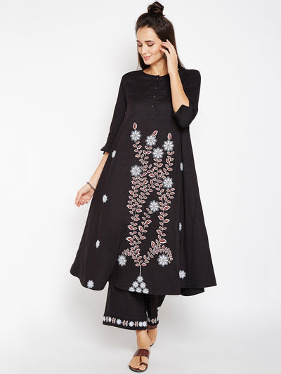 Lyla Woman Embroidered Kali Kurta