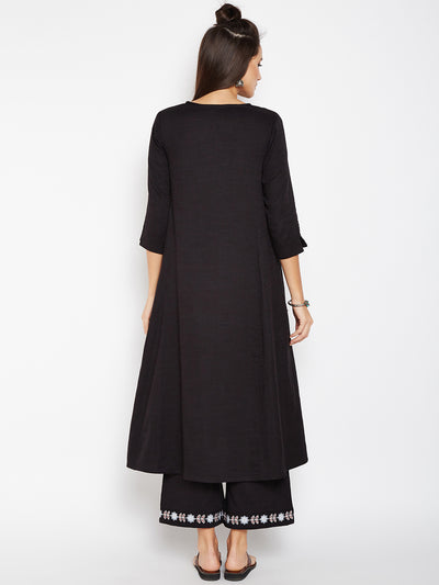 Lyla Woman Embroidered Kali Kurta